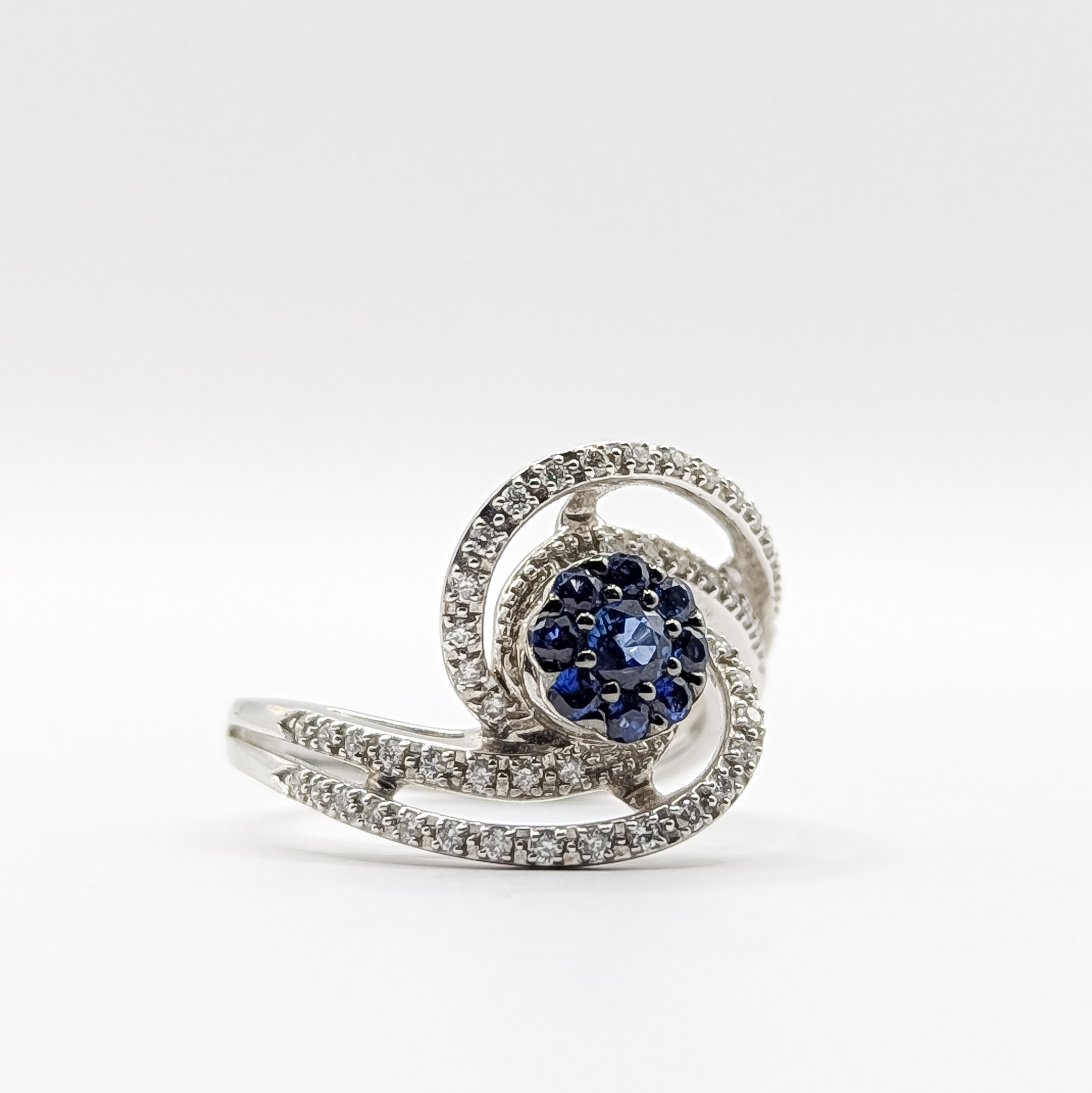 Blue Sapphire Diamond and Gold Ring