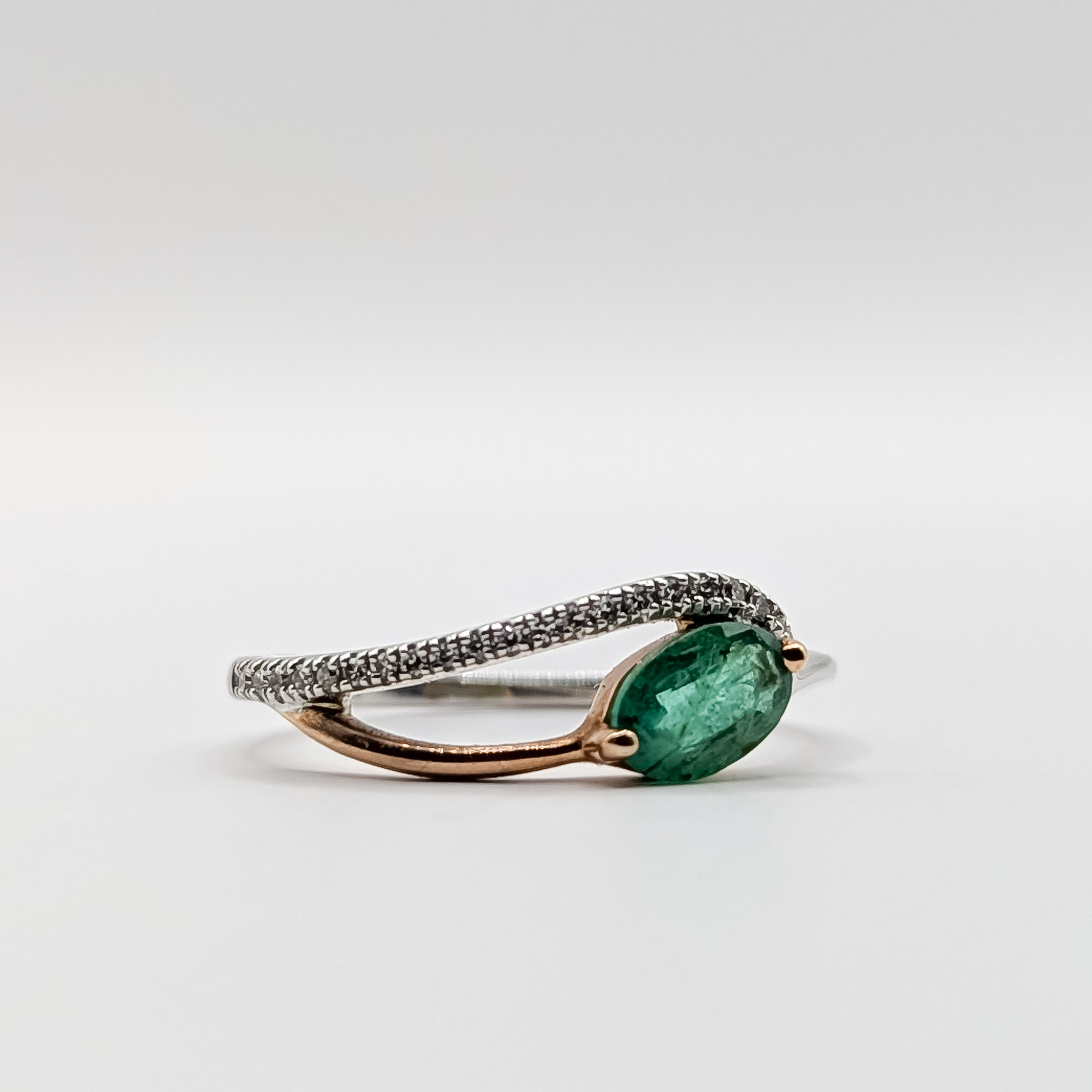 Emerald White Gold Ring